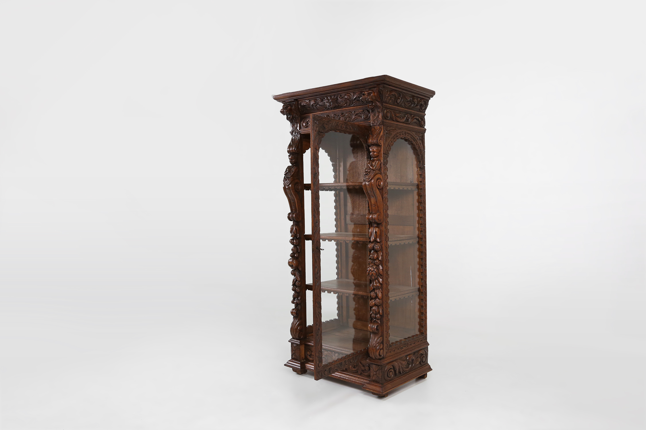 Richly decorated barok style display case in oak, Belgium 20th centurythumbnail